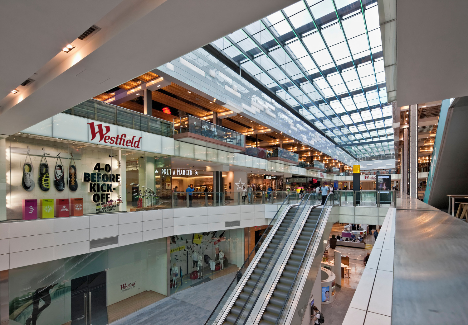 C807FD Westfield Shopping Centre - Stratford.